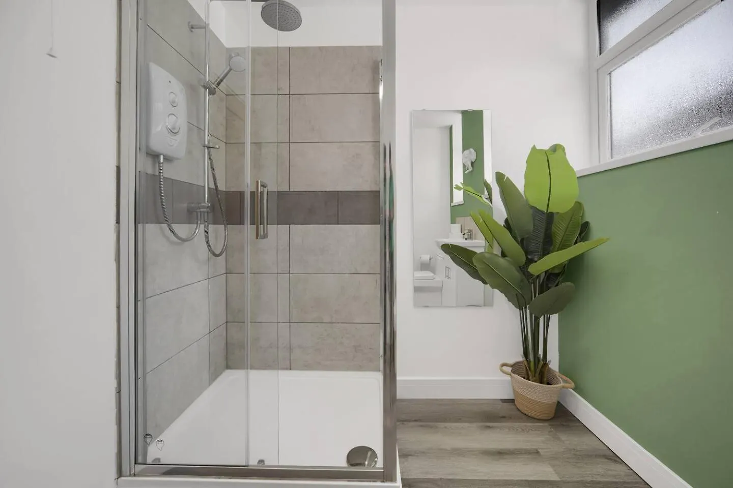 Stylish & Modern Apartment - Free Parking - Wifi Cardiff