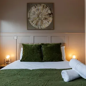  Apartment Trendy Centre With Free Parking